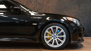 Hos Motala Bilpartner finns en fin BMW M5 från 2007. 