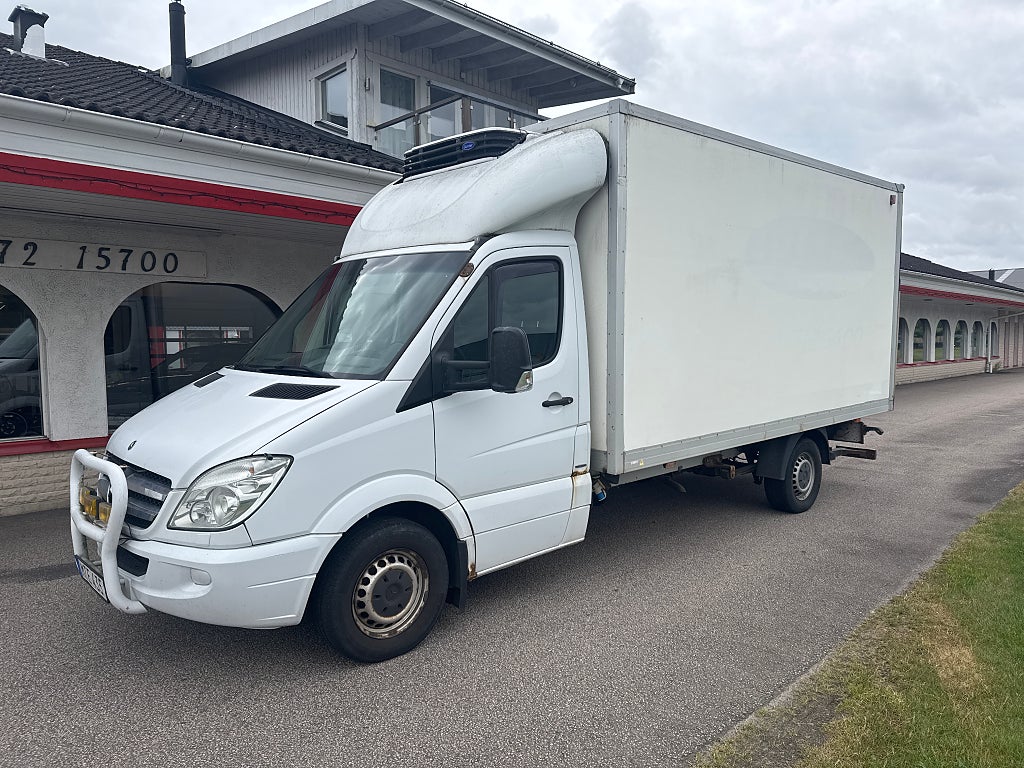 Mercedes-Benz Sprinter 319 CDi Volymskåp 3.0 V6 Aut Kylskåp Baklyft 3-sits