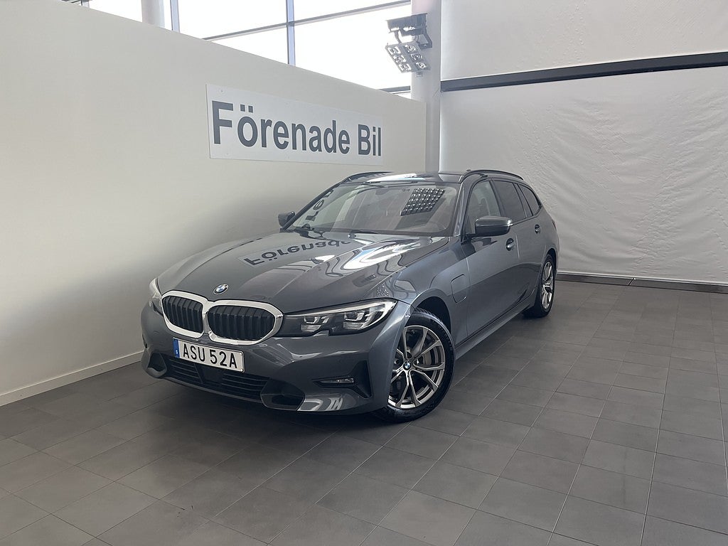 BMW 330e Touring Model Sport PDC Rattvärme 17" Tonade Rutor 