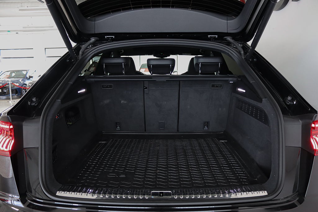 Audi Q8 TDI S line Selection MOMS Pano Matrix Värmare Drag