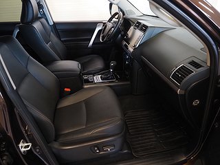 SUV Toyota Land Cruiser 11 av 24