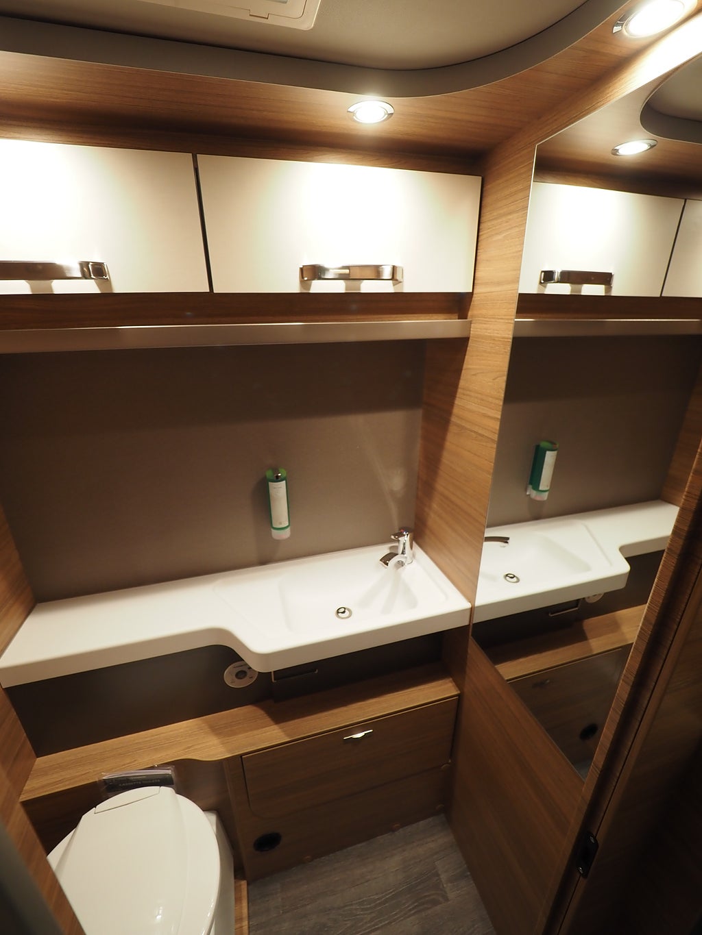 Weinsberg CaraSuite 700 MEG Aut I Markis I Taksäng