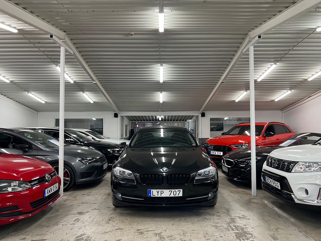 BMW 525 d / 218HK / SEDAN / S+V-HJUL / NYSERV /NYBESIKTAD