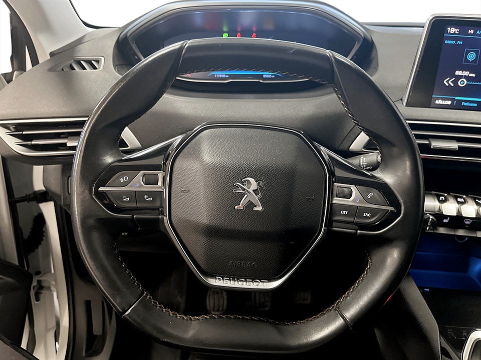 Bild på Peugeot 3008 Active 1.2 PT 130hk - FARTHÅLLARE