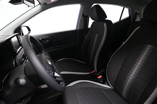 Halvkombi Hyundai i10 9 av 11