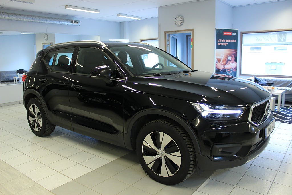 Volvo XC40 B4 AWD Momentum Kamera/Drag/Värmare