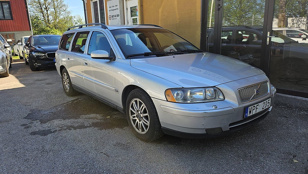 Volvo V70 2.4 Automatisk, 140hk,Bes,Drag/Avbet:-323 kr / mån