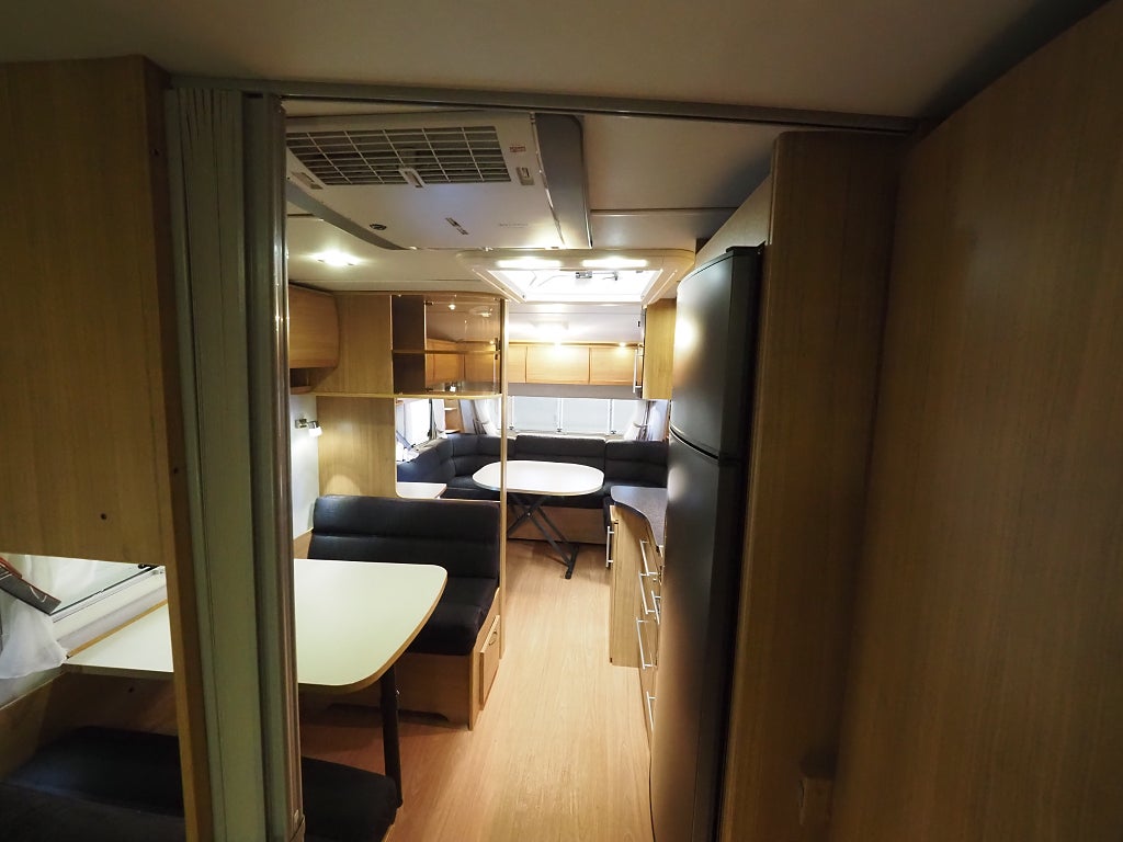 Polar 620 CTX Svit AC Vintervagn Dinette Franskbädd ALDE