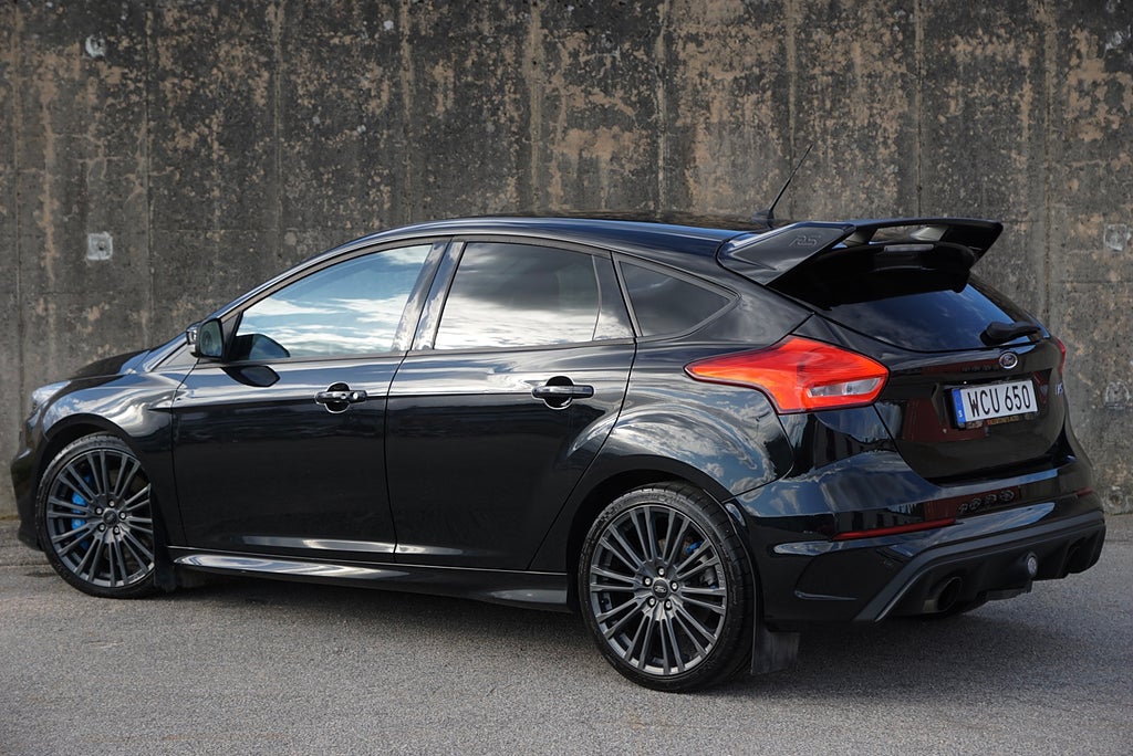 Ford Focus RS 350hk AWD 3-Ägare|Recaro Skalstol|B-Kamera|V-Hjul|