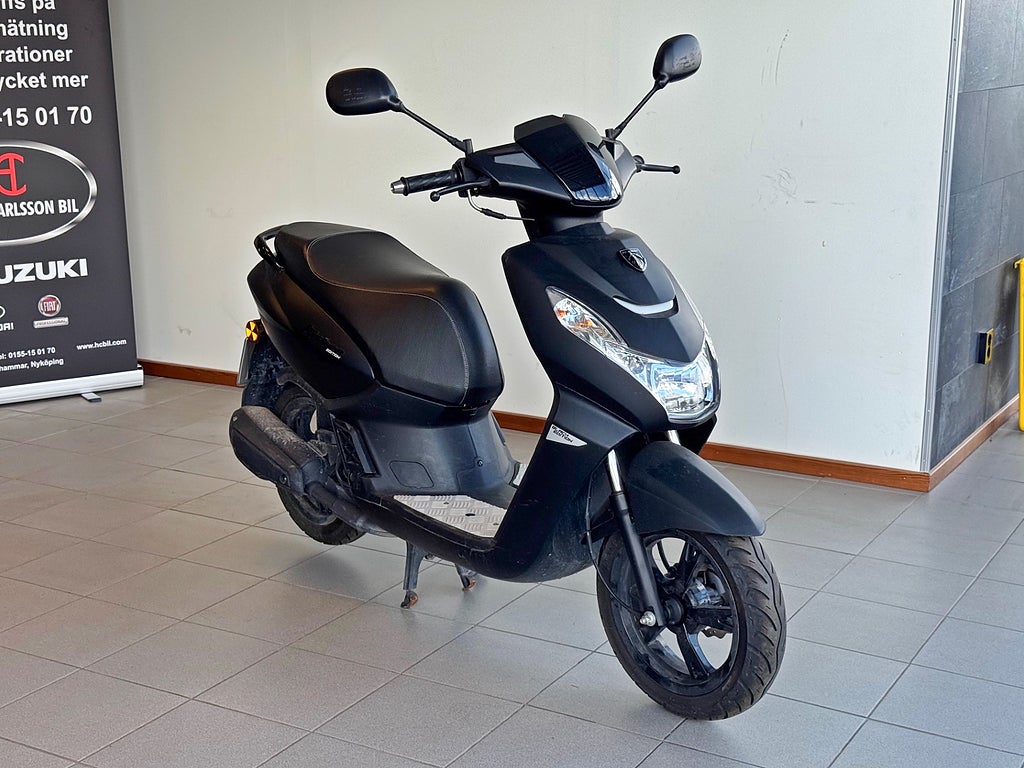 Peugeot Kisbee S 4-takt Met Black Edition