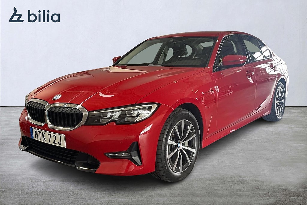 BMW 330e Sedan Modell Sport Line | PDC | Värmare