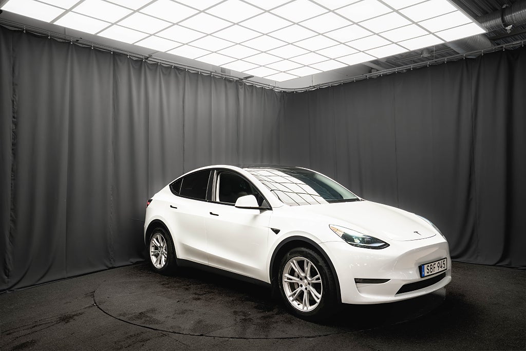 Tesla Model Y Long Range AWD DRAG PANO LÄDER KAMERA 1-ÄGARE MOMS