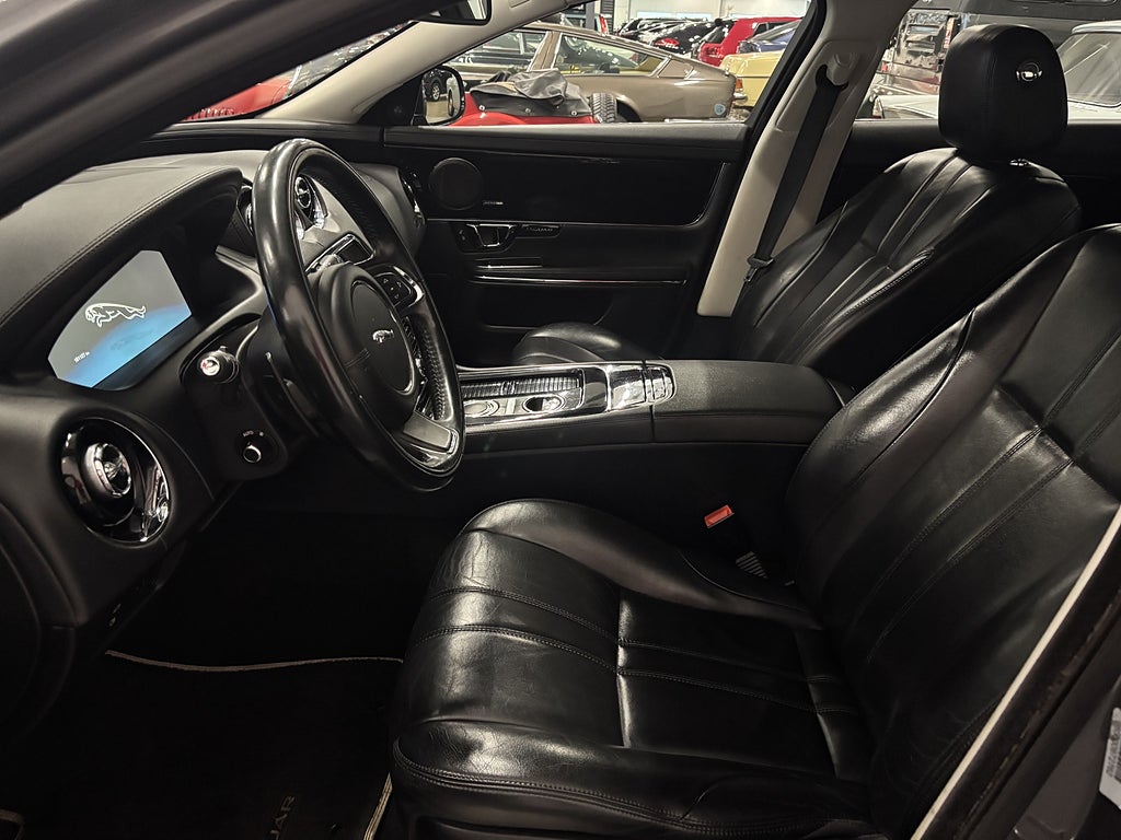 Jaguar XJ 2015 - miniatyr 10