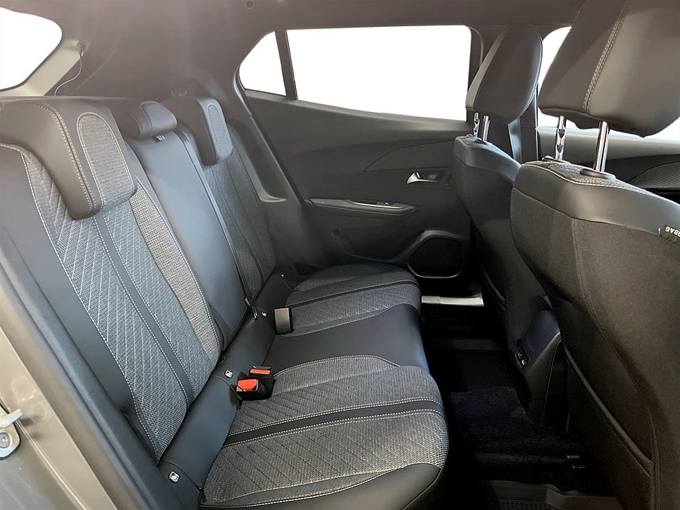 Bild på Peugeot 2008 Allure 1.2 PT 130hk CARPLAY P-SENSORER