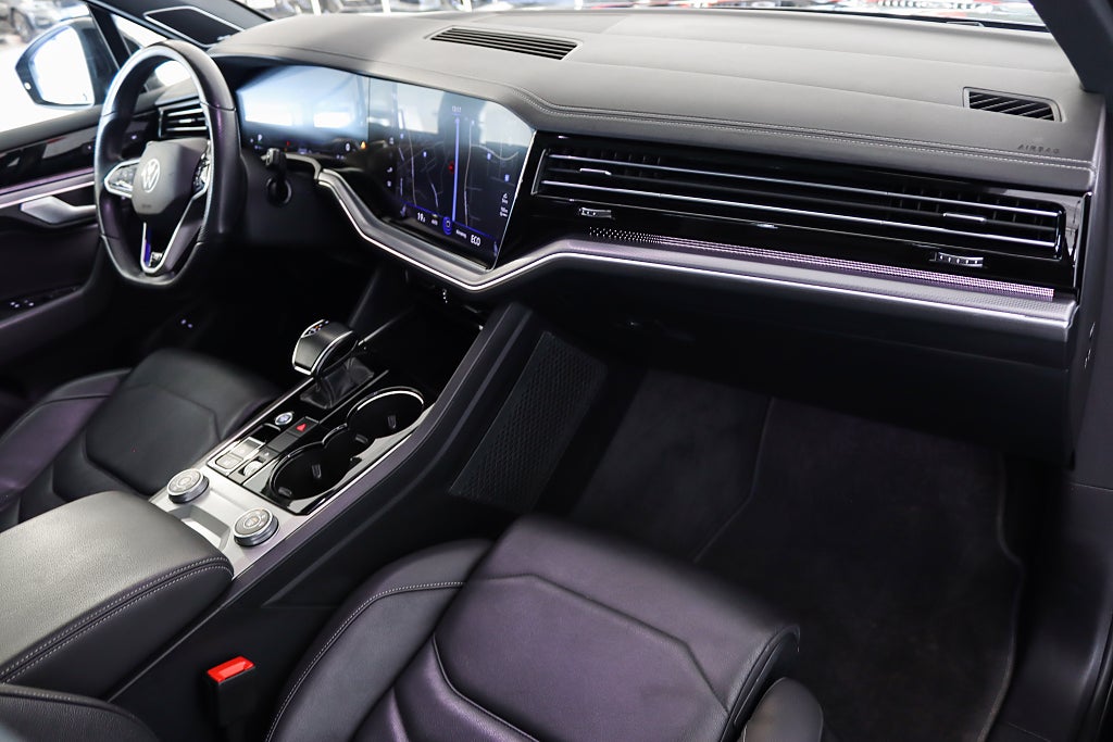 Volkswagen Touareg R eHybrid MOMS Innovation Luftfjädring Dynaudio HuD