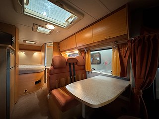 Husbil-halvintegrerad Eura Mobil P672 SB 6 av 18