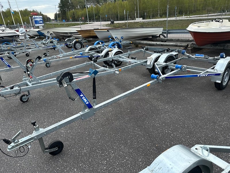 Tikitreiler 600 BE 80 km/h båttrailer - begagnad  