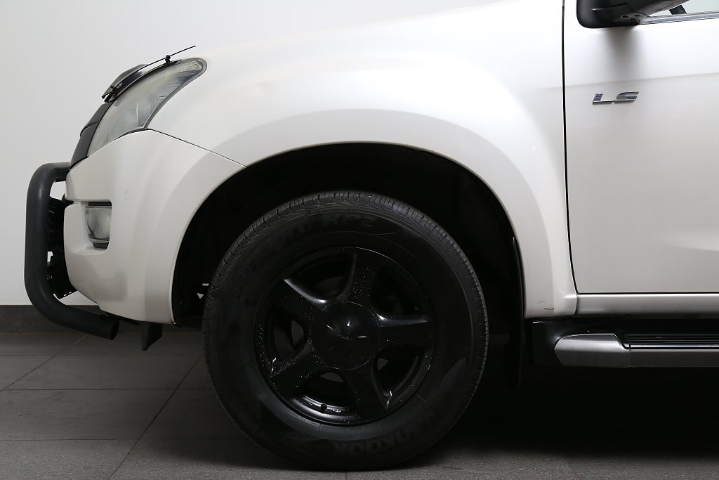 Isuzu D-Max Crew Cab 2,5 4WD 163hk Limited Edition Aut Kåpa Värmare 2015