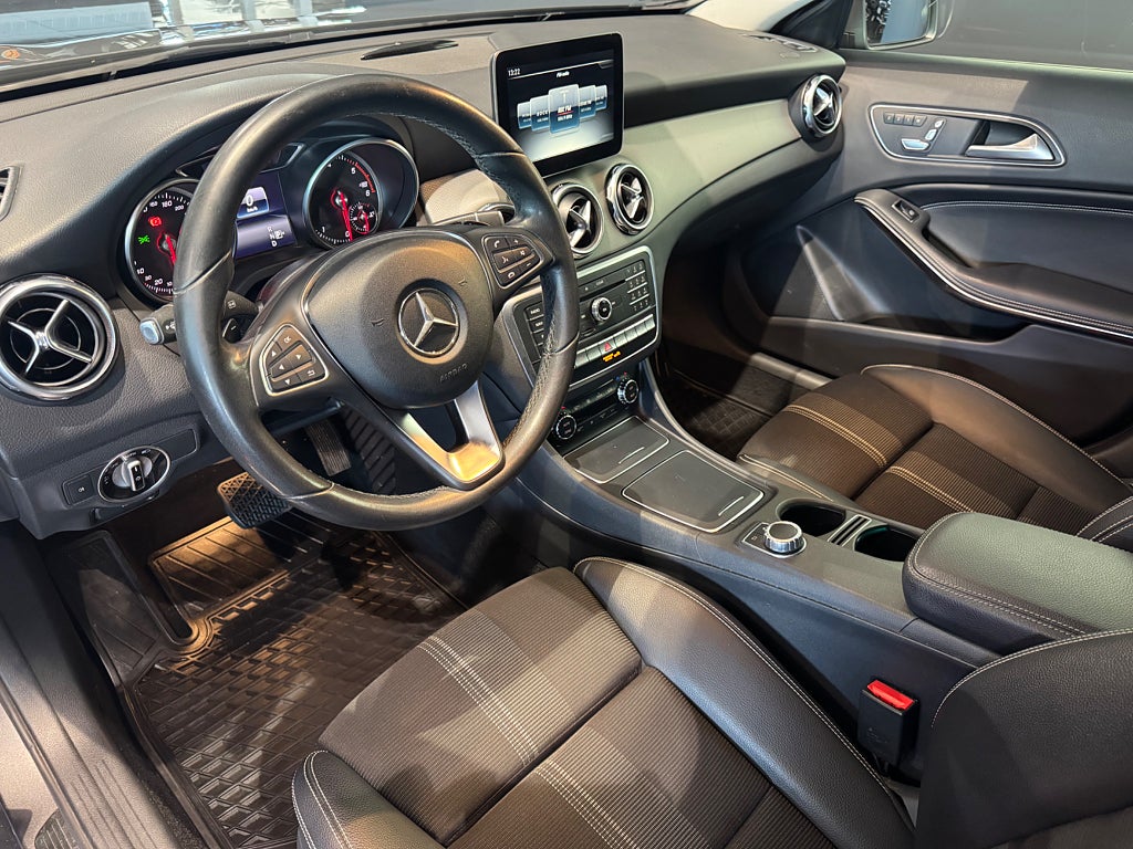 Mercedes-Benz GLA 200 d 4MATIC 7G-DCT Urban Line Drag Värmare - bild 4