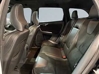 Volvo XC60 D5 AWD AUT R-Design Business Drag Värmare Kamera S&V – bild 13