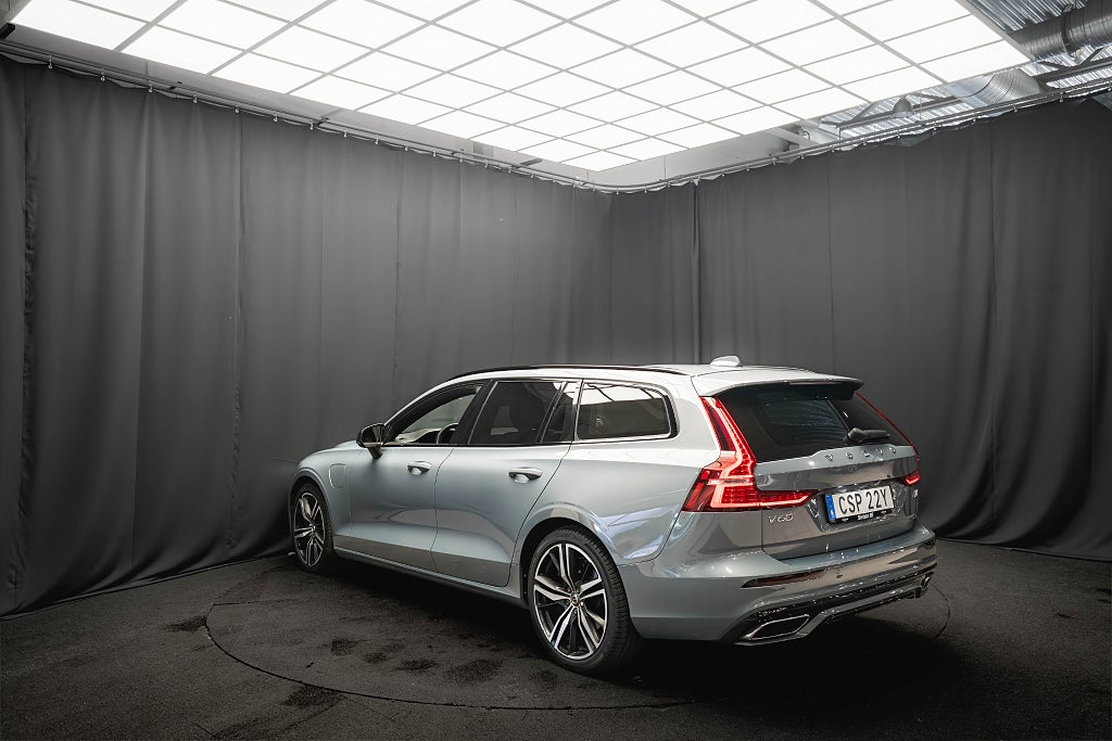 Volvo V60 Recharge T6 AWD R-Design PANO DRAG H/K 360° 1-ÄGARE