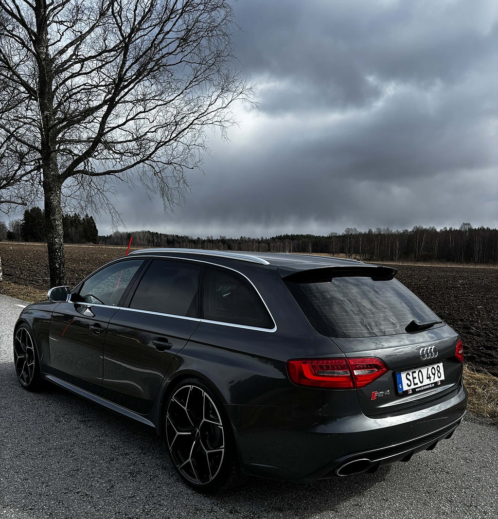 Audi RS4 Avant V8 quattro/Sv-såld -Lågmil -Finans- KAMPANJ