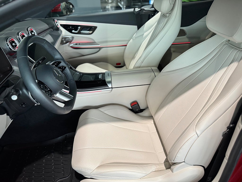 Mercedes-Benz CLE 300 4matic AMG Premium Glastak Värmare Vinter pkt - bild 24