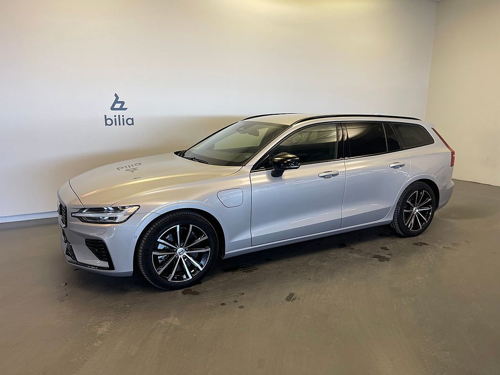 Volvo V60 T6 Plus Dark Nordic Edition / Dragkrok / Tonade rutor / Harman K