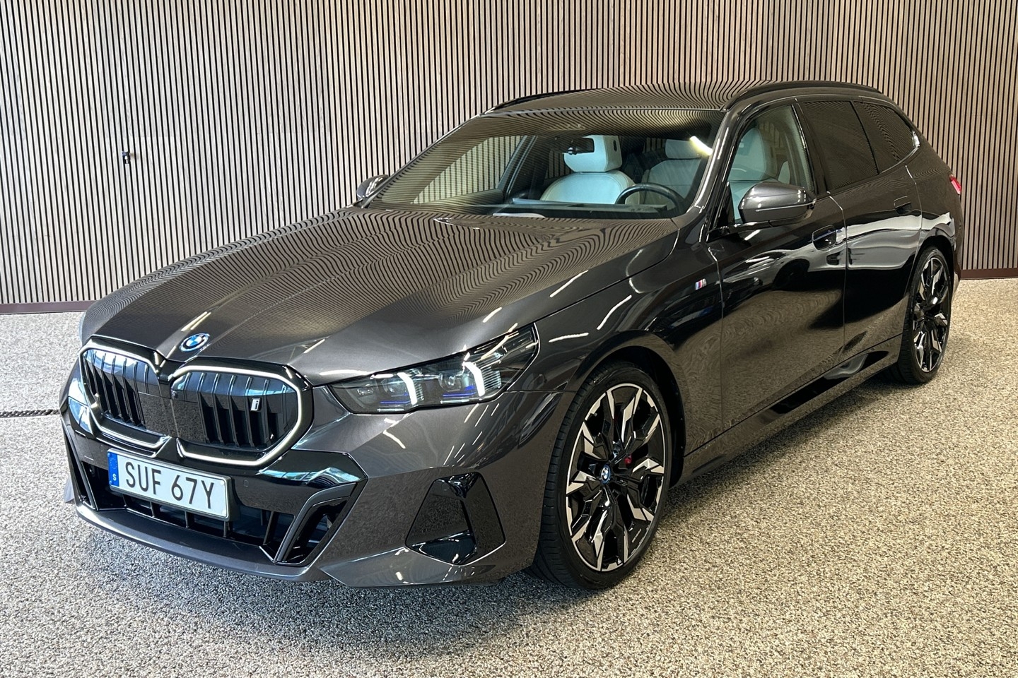 BMW i5 eDrive40 Touring M-sport Pro 2025, bild 2/10