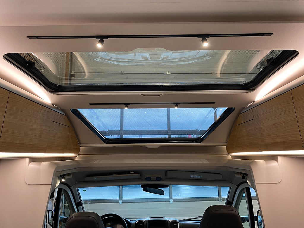 Adria Coral 670 DL Plus  3500 kg / Face to Face / Aut 140hk - Adria