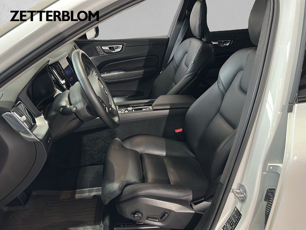 SUV Volvo XC60 7 av 21