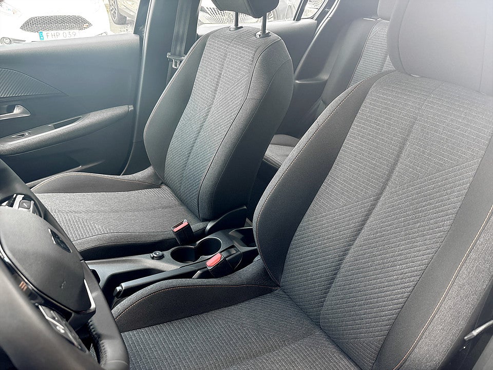 Bild på Peugeot 208 Style Hybrid 100hk Aut CARPLAY BACKSENSORER
