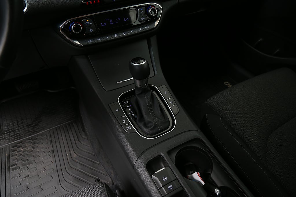 Hyundai i30 1,5 T-GDI 48V MHEV 159hk Essential Aut Drag Nybilsg 2022