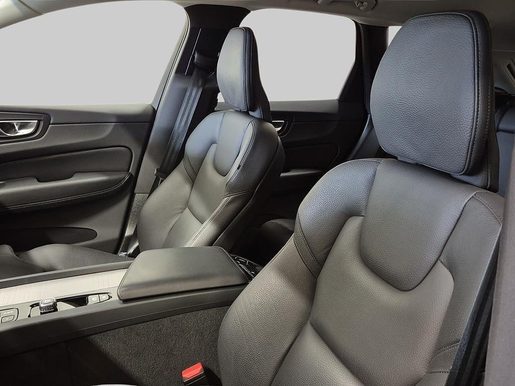 Volvo XC60 B4 AWD Geartronic Plus Dark 197 hk