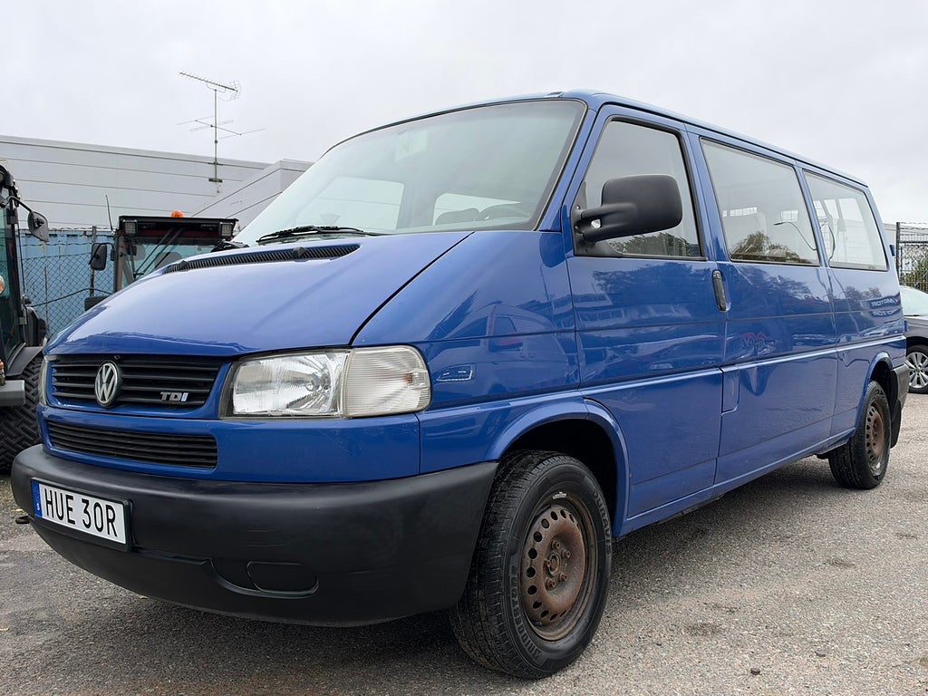 Volkswagen Caravelle 2.5 TDI 102hk 9-sits Nybes / 1-Ägare