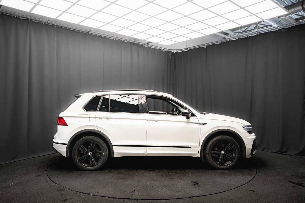 Volkswagen Tiguan TDI 4M R-Line BLACK D-VÄRMARE DRAG KAMERA COCKPIT MOMS