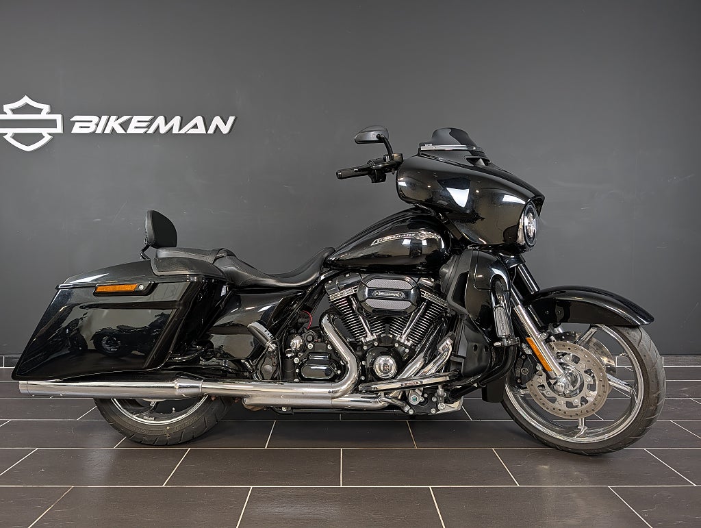 Harley-Davidson FLHXSE CVO Street Glide 110" Screamin' Eagle 