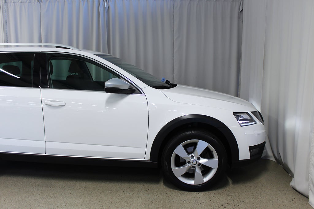 Skoda Octavia Scout 2.0 TDI 4x4 Premium, Drag, Navi, S&V-hjul 3,99%