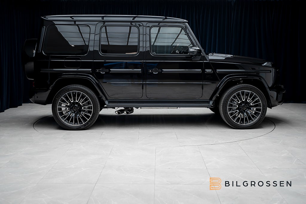 Mercedes-Benz G63 AMG Superior Line Kolfiber Active Ride TV MY27 MOMS