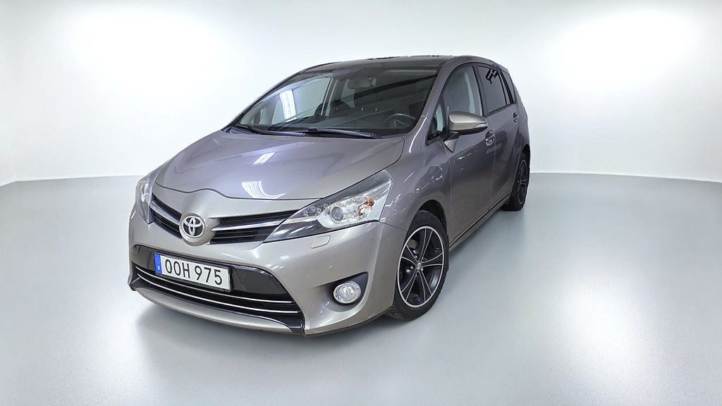 Toyota Verso 1.6 Executive 11hk / Panorama / Drag / GPS 