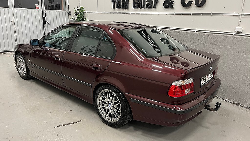 BMW 523 snett bakifrån