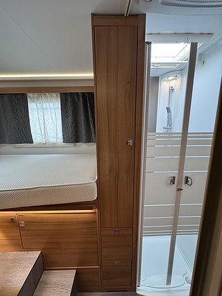 Husbil-halvintegrerad Adria Coral 670 SL AUTOMAT 11 av 19