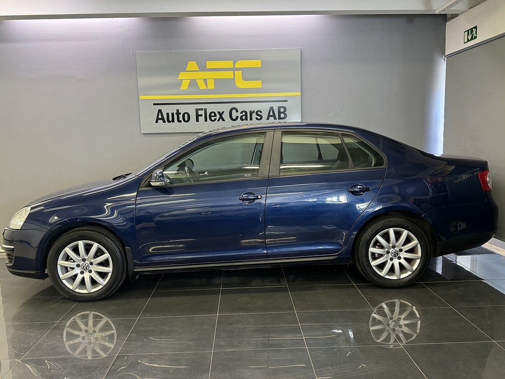 Volkswagen Jetta 1.6 Multifuel Trendline | DRAG | P-SENSOR | S+V | NYBES