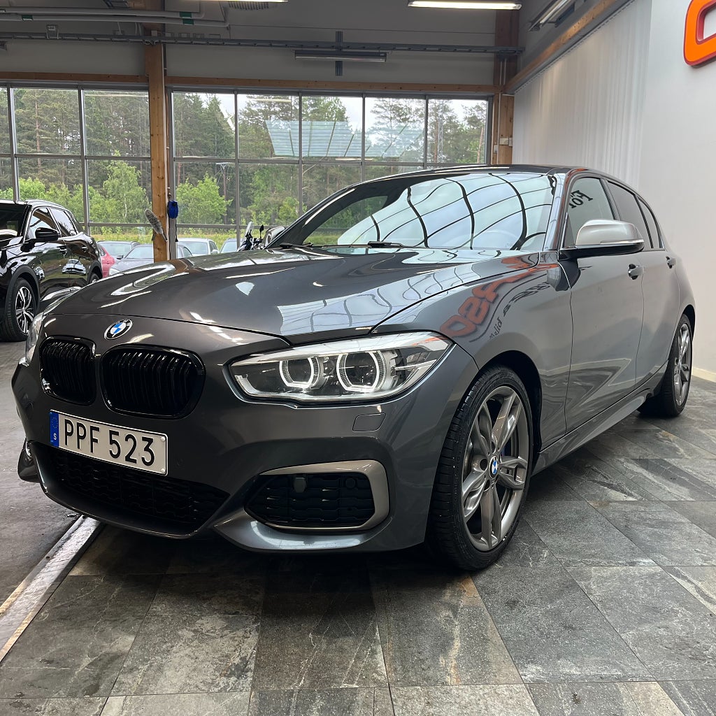 BMW M135i xDrive 5-dörrars H&K Navi Backkamera Värmare 326hk