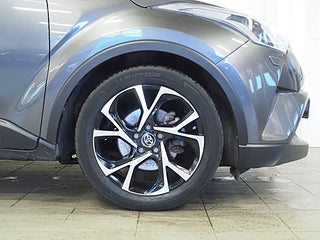 SUV Toyota C-HR 8 av 24