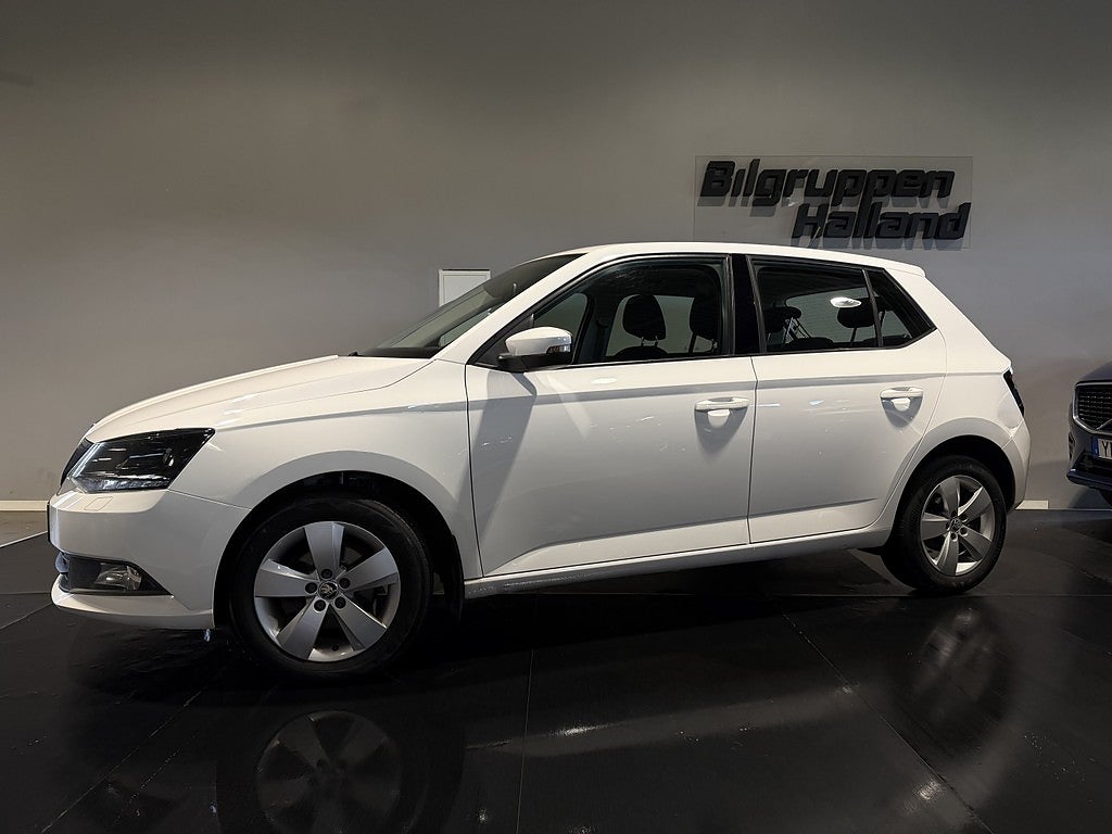 Skoda Fabia 1.2 TSI Style Carplay Sensorer bak Farthållare Facelift