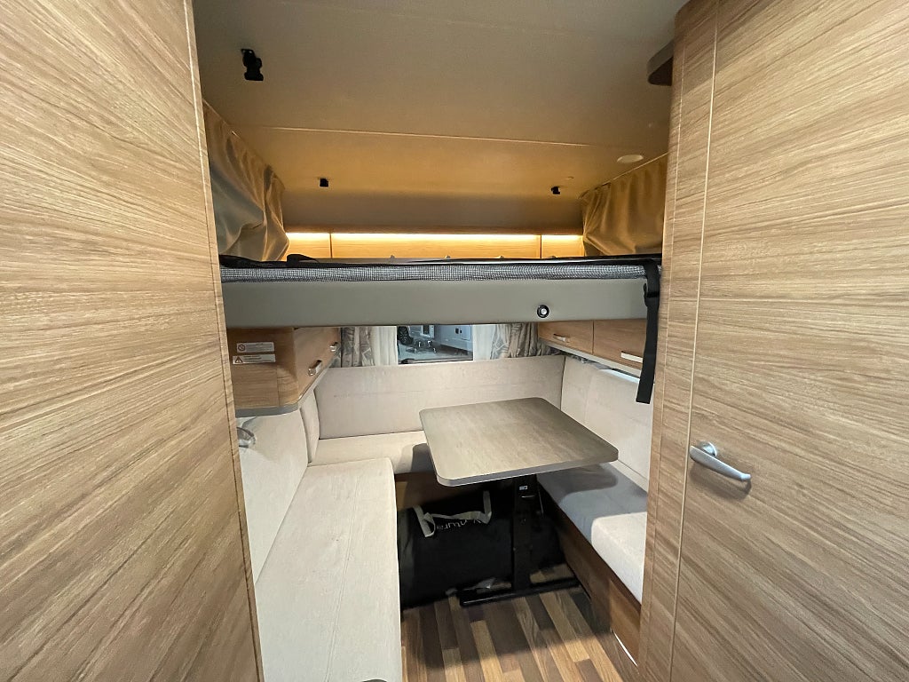 Weinsberg 390 PUH /Taksäng/Förtält/B-körkort/1310kg/Solcell - Weinsberg