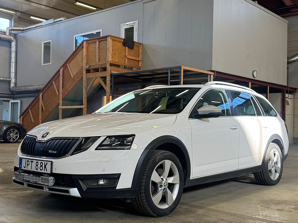 Skoda Octavia SCOUT 2.0 TDI 4x4 PREMIUM GPS DRAG VÄRMARE PDC