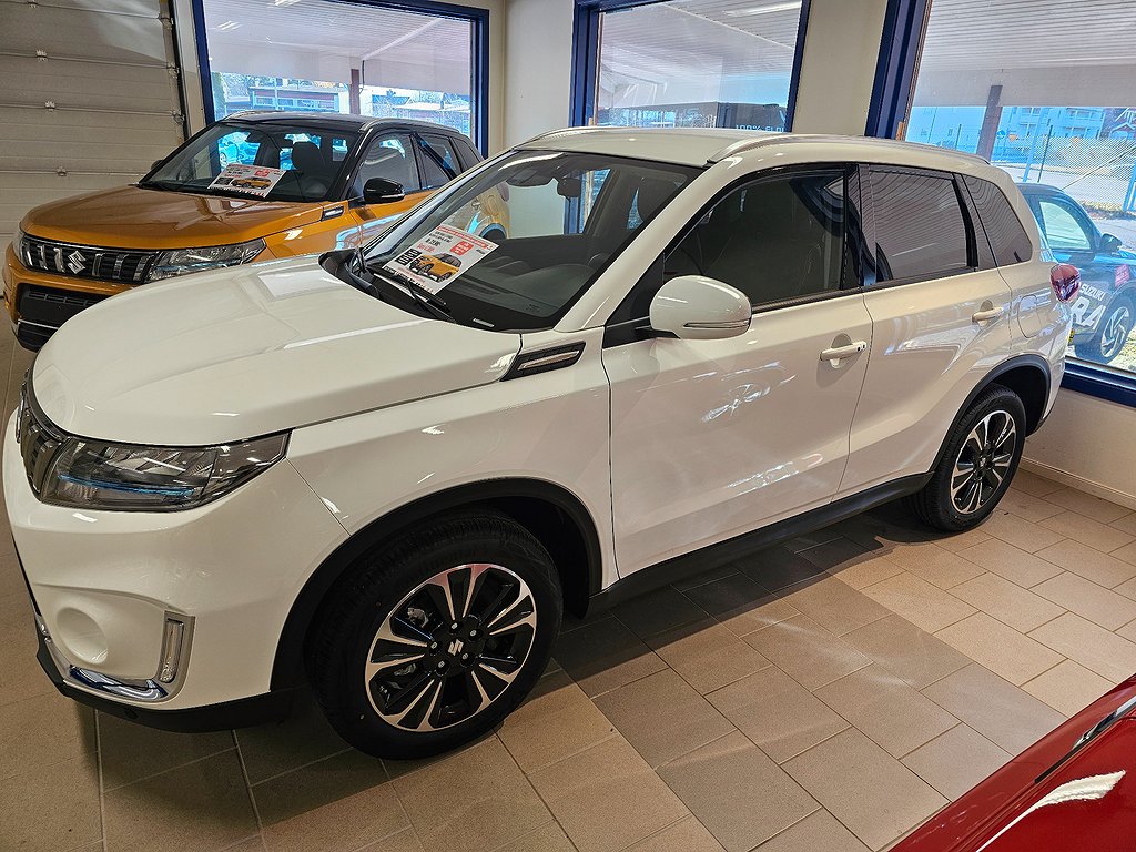 Suzuki Vitara AllGrip Inclusive Hybrid kampanj spara 47000:-