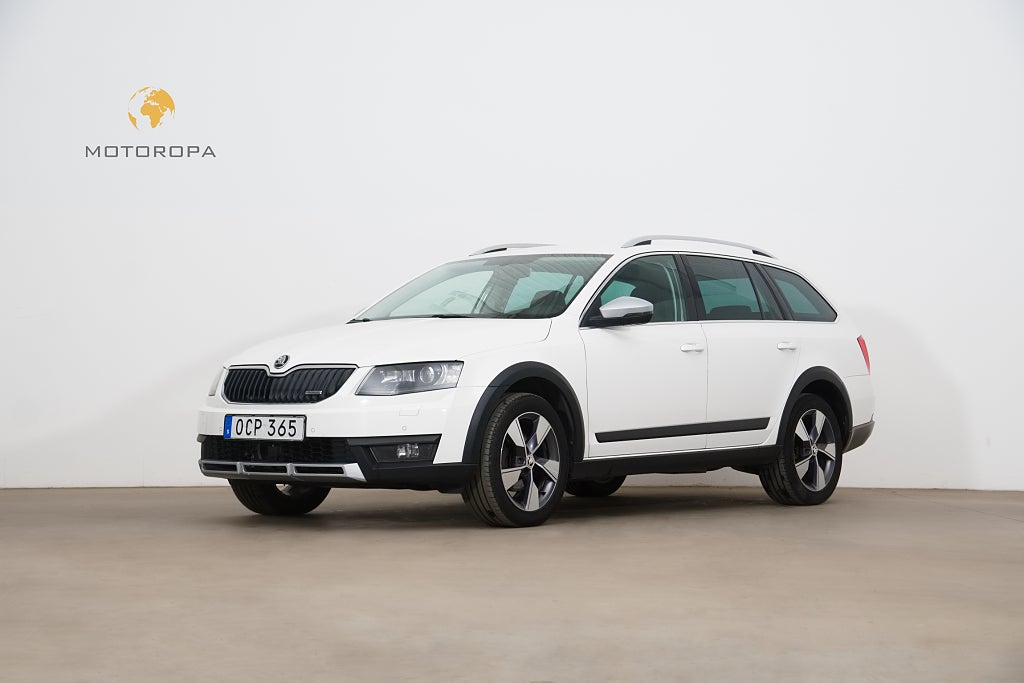 Skoda Octavia Scout 2.0 TDI 4x4 Canton / Värmare / Drag / S&V hjul
